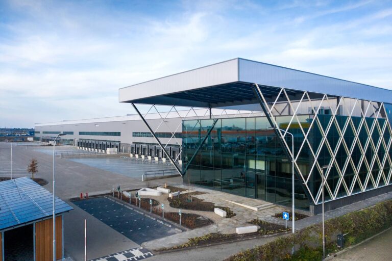 Supply Chain Real Estate Trends Insights, Benefits, and Emerging Use Cases in 2025